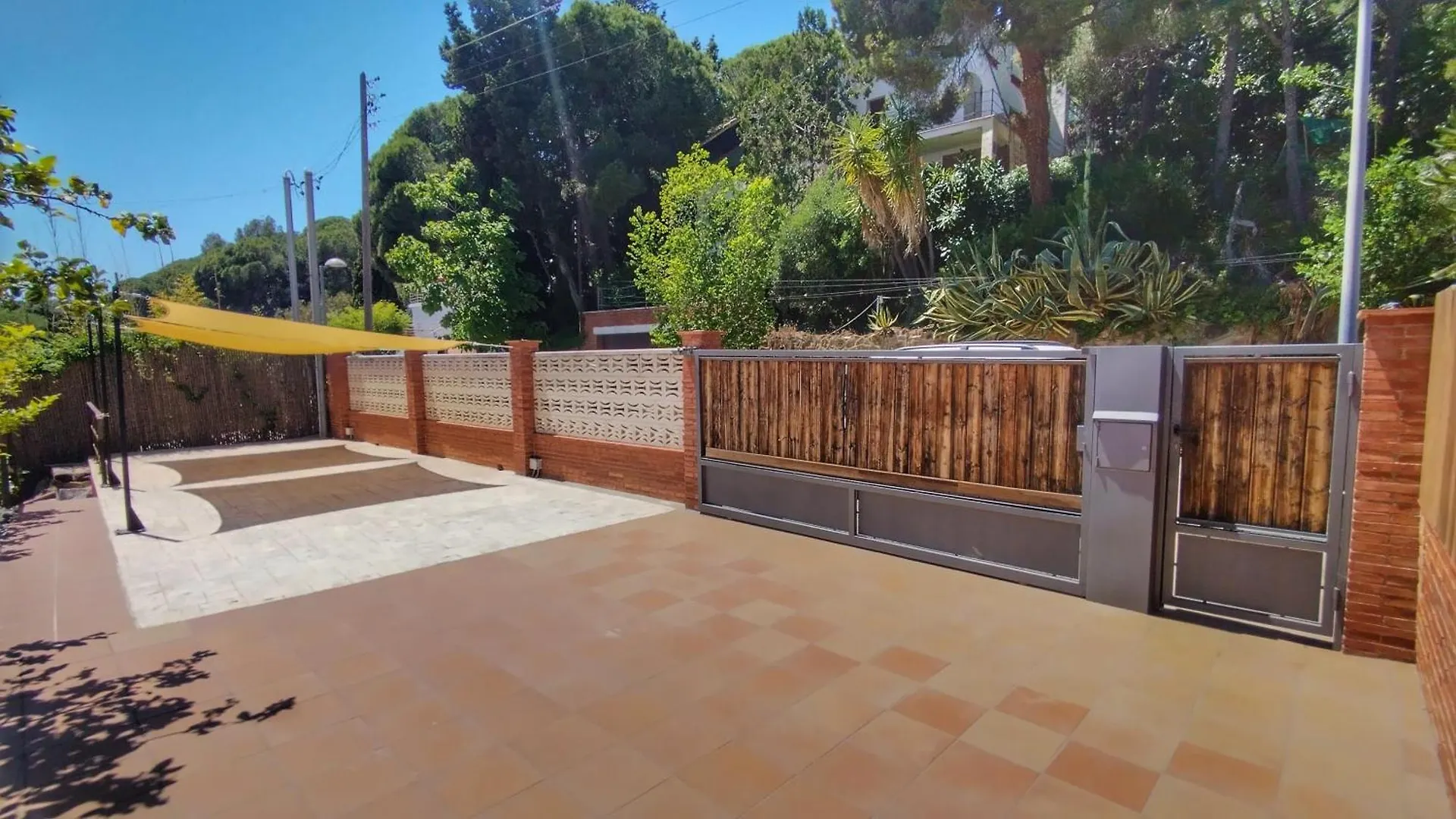 Casa De Madera Con Piscina Y Vistas Al Mar Villa Pineda de Mar Spanien